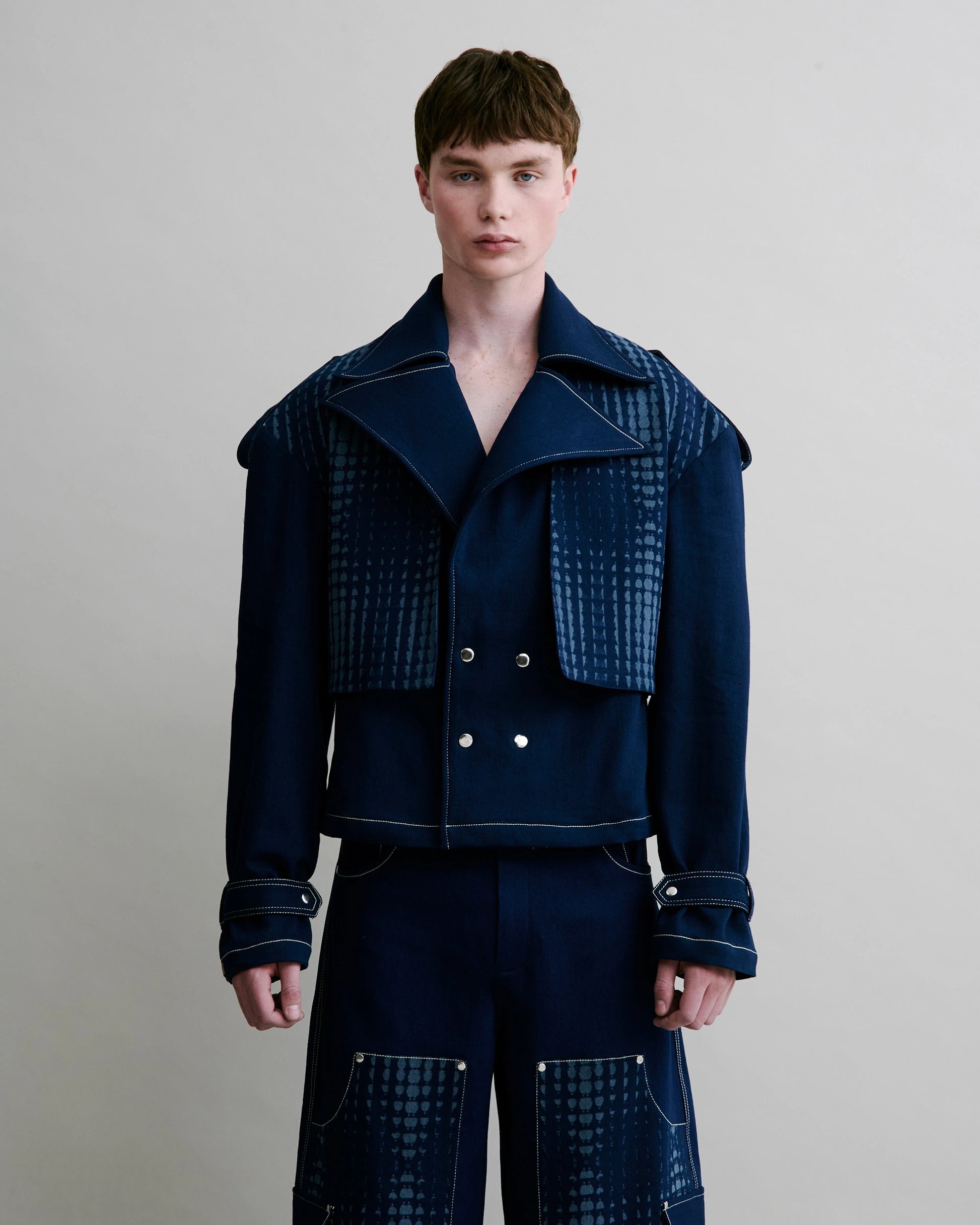 Short Graphic Trench